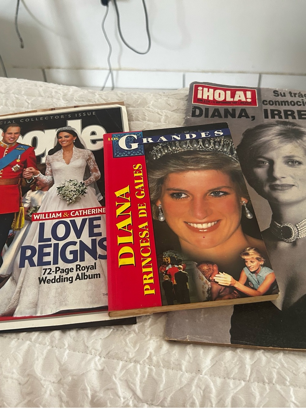 Diana Princessa de Gales Magazine Collection - Red & Blue Covers